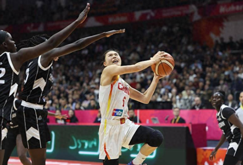 世界杯官方直播官网app下载入口-女篮10分险胜南苏丹，3人满分3人不及格，宫鲁鸣做对了两个选择