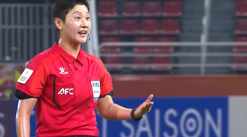世界杯官方直播官网app下载入口-14分钟两次离谱错判!U20女足进球被吹,对手后卫手球被无视